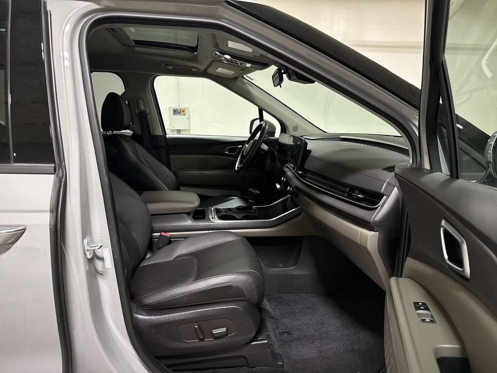 2025 Kia Carnival SX