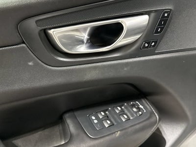 2023 Volvo XC60 Plus Bright Theme