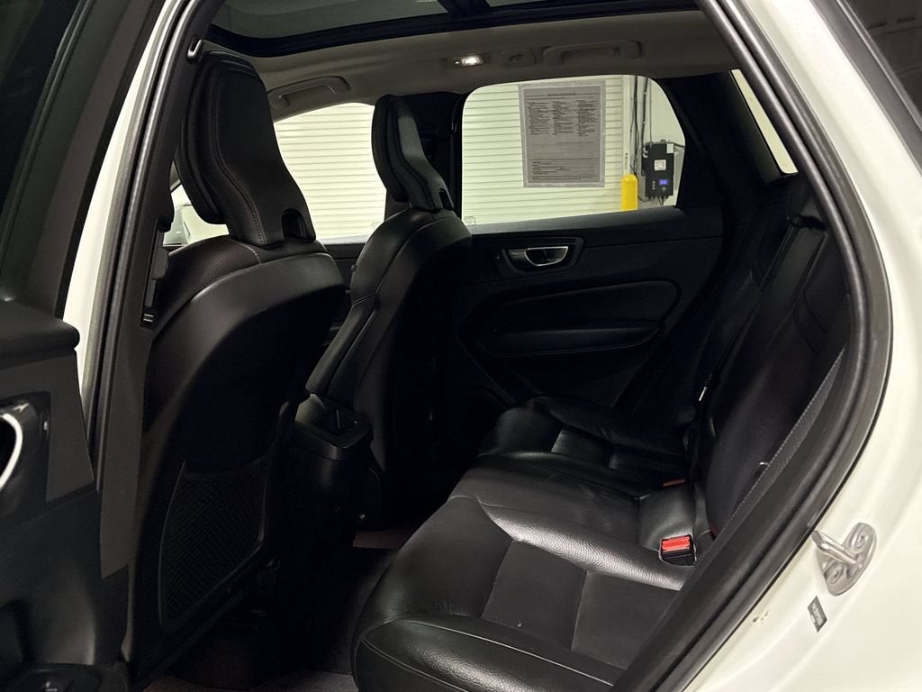 2023 Volvo XC60 Plus Bright Theme