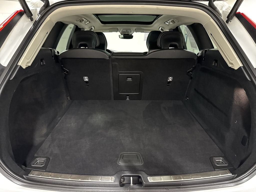 2023 Volvo XC60 Plus Bright Theme