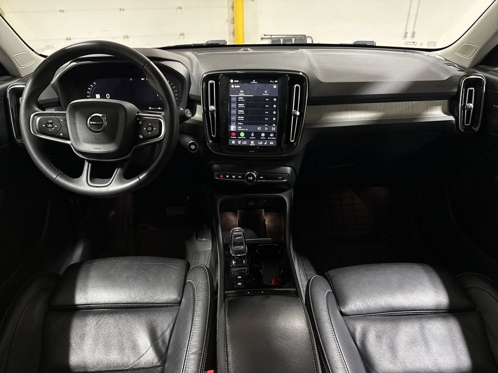 2023 Volvo XC40 Plus Bright Theme
