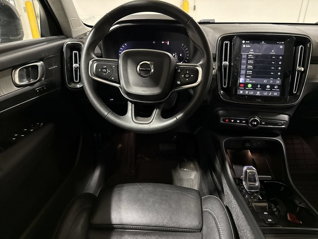 2023 Volvo XC40 Plus Bright Theme