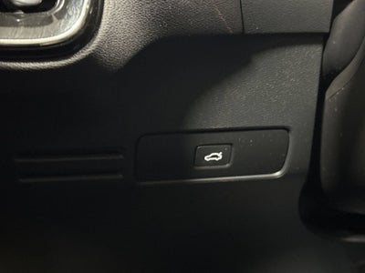 2023 Volvo XC40 Plus Bright Theme