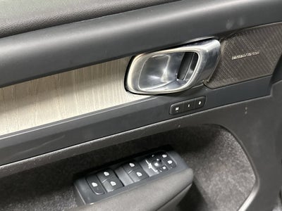 2023 Volvo XC40 Plus Bright Theme