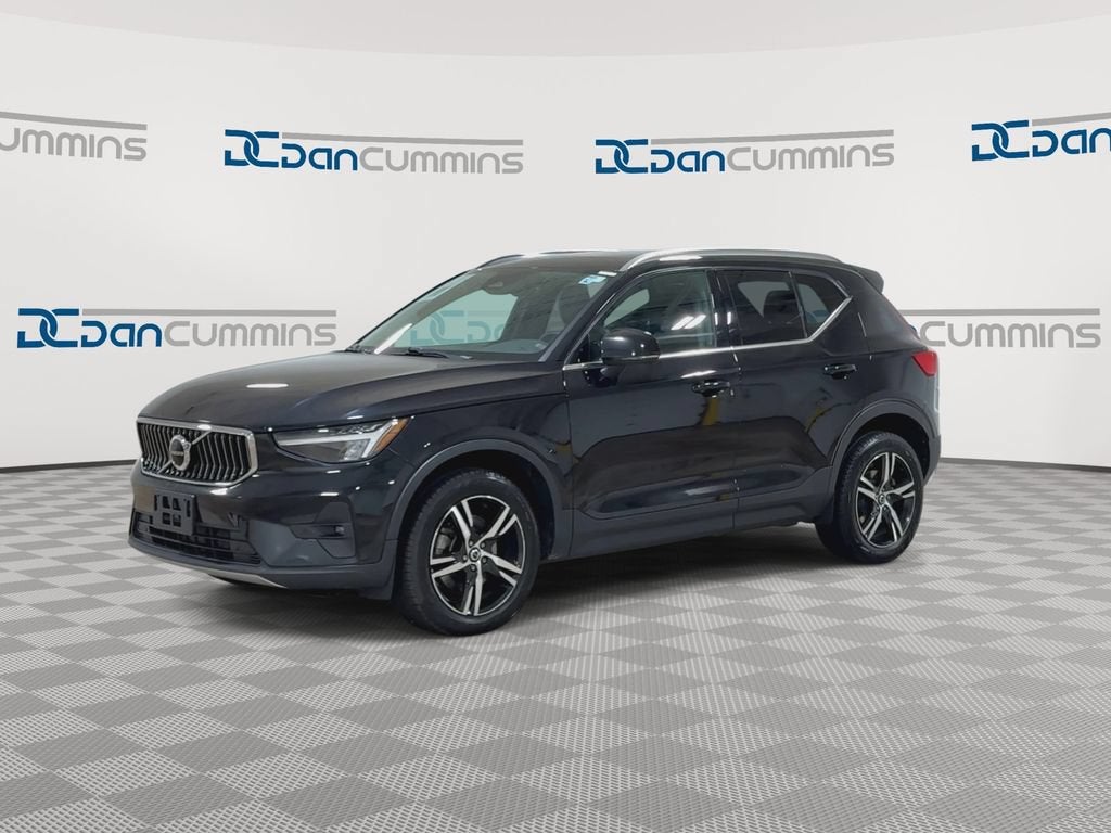2023 Volvo XC40 Plus Bright Theme