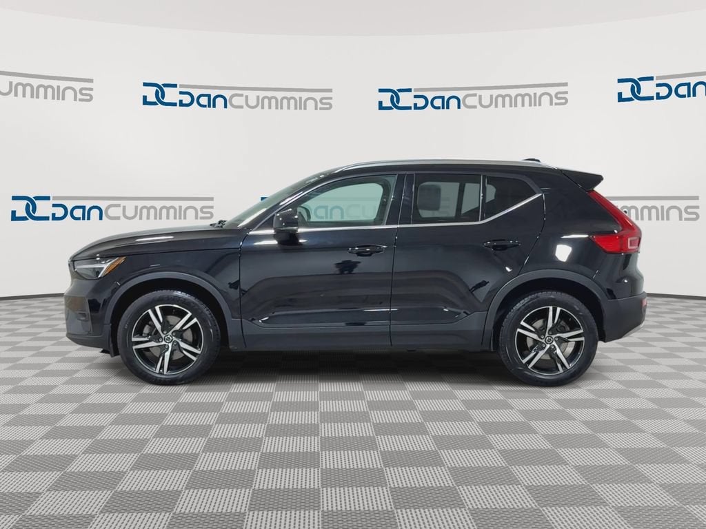 2023 Volvo XC40 Plus Bright Theme