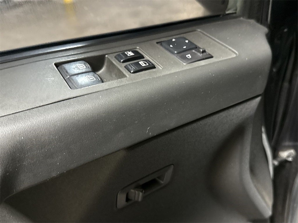 2005 Nissan Titan LE