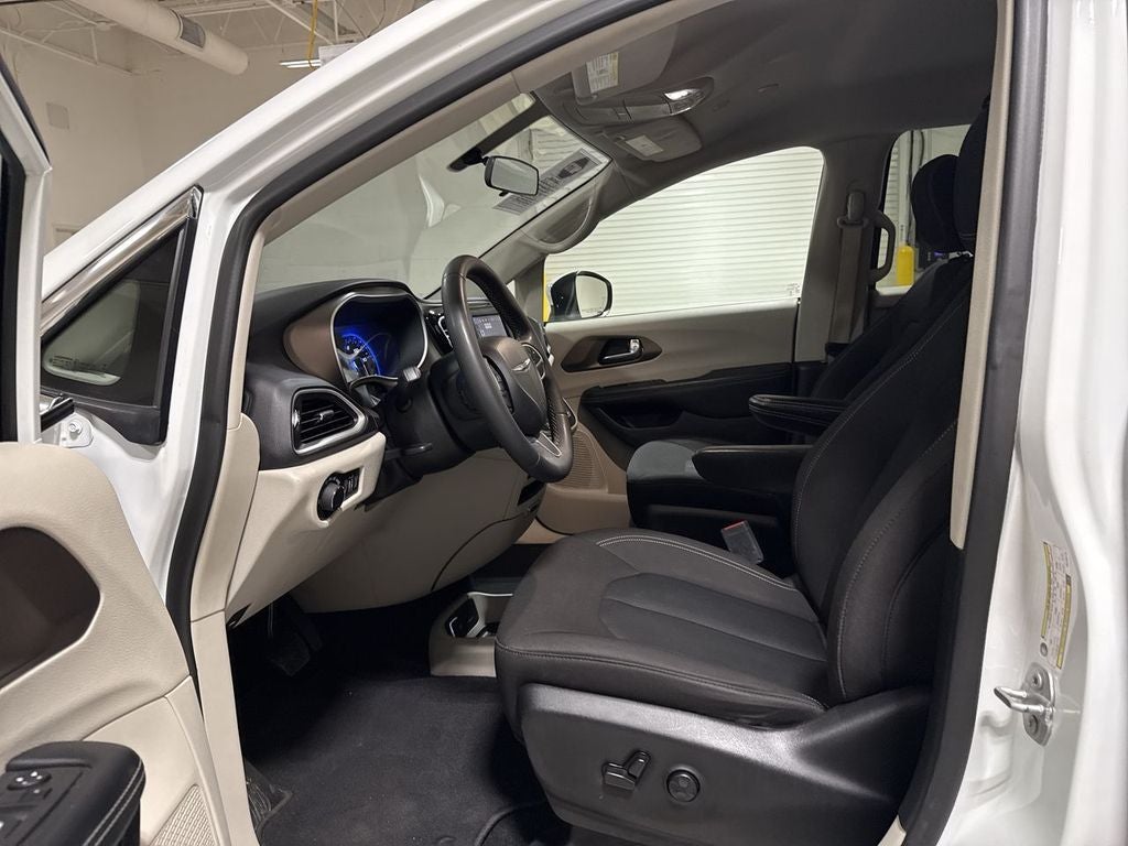 2022 Chrysler Voyager LX