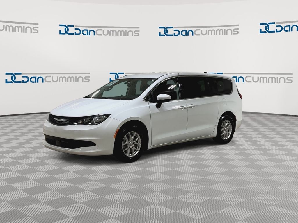 2022 Chrysler Voyager LX