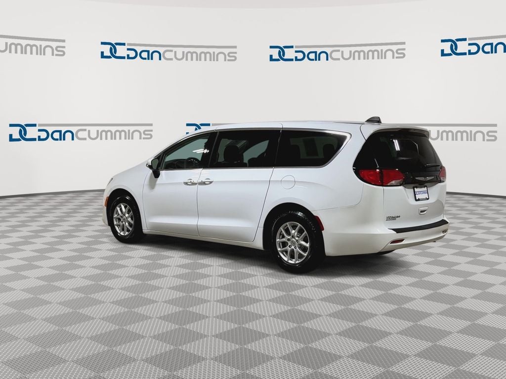 2022 Chrysler Voyager LX
