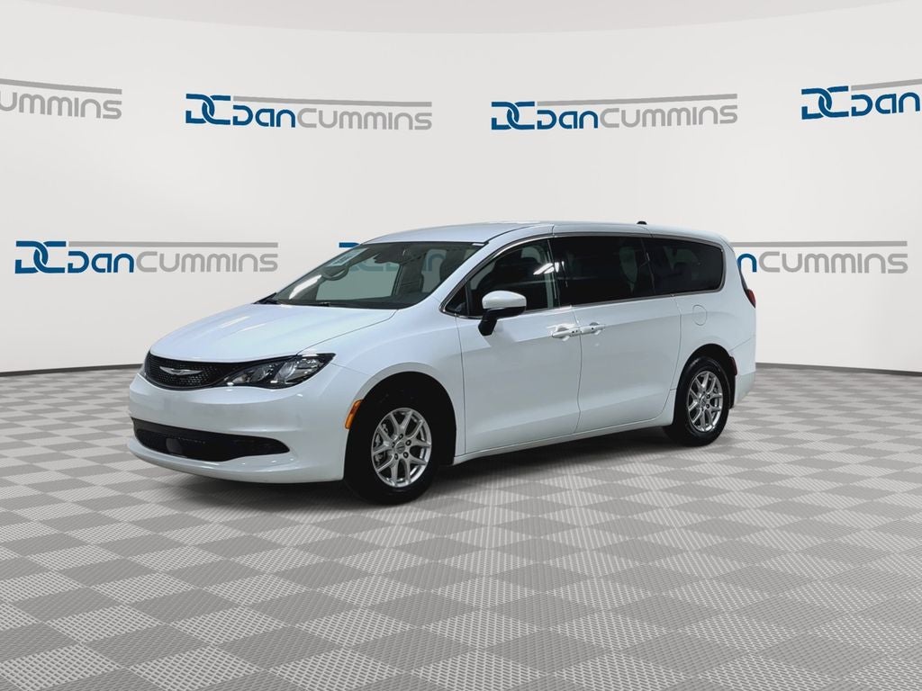 2023 Chrysler Voyager LX