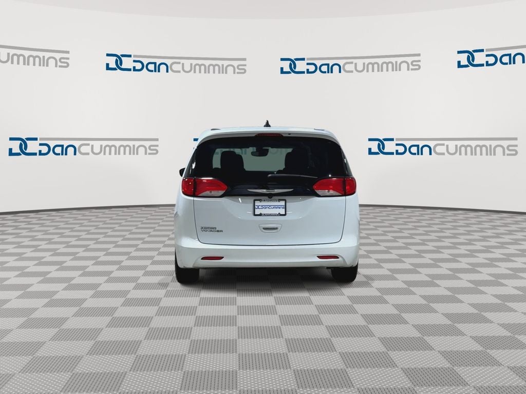 2023 Chrysler Voyager LX