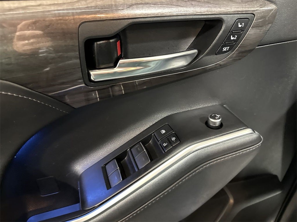 2021 Toyota Highlander Hybrid Platinum