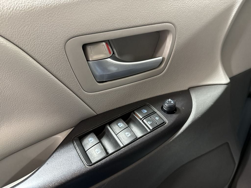 2016 Toyota Sienna L