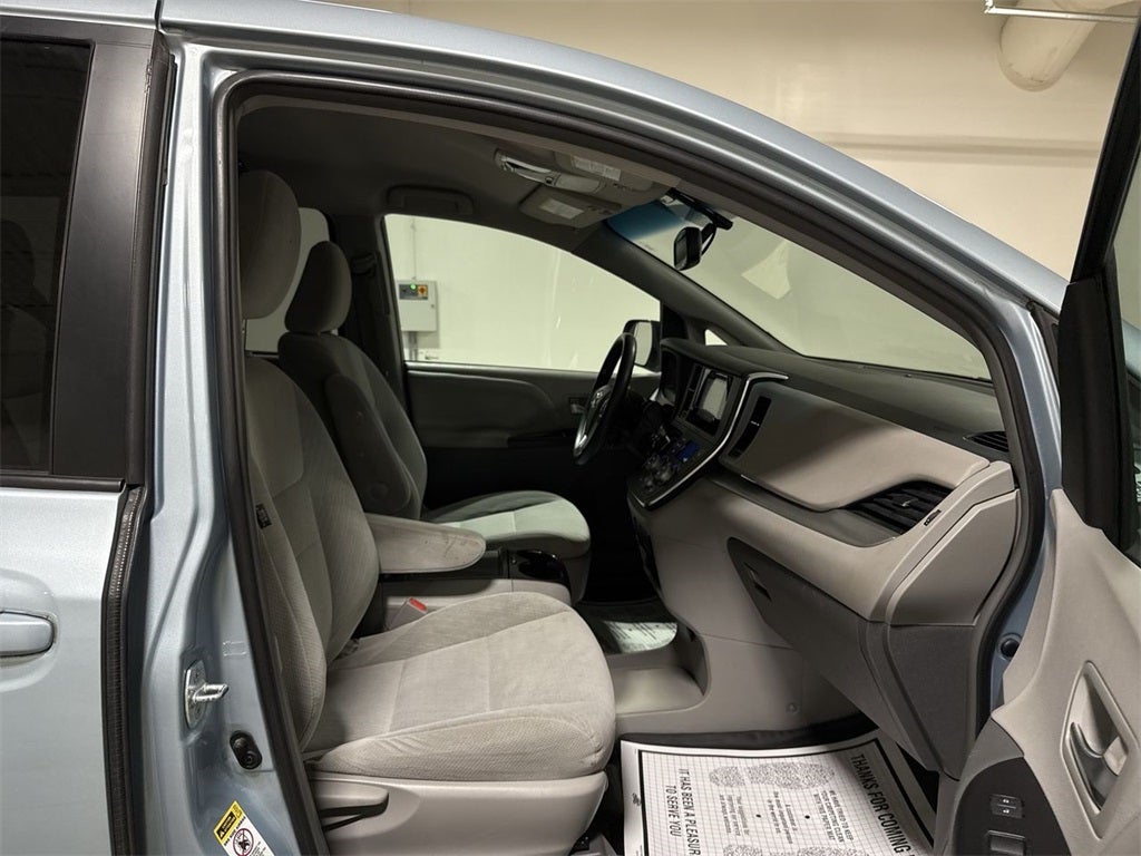 2016 Toyota Sienna L