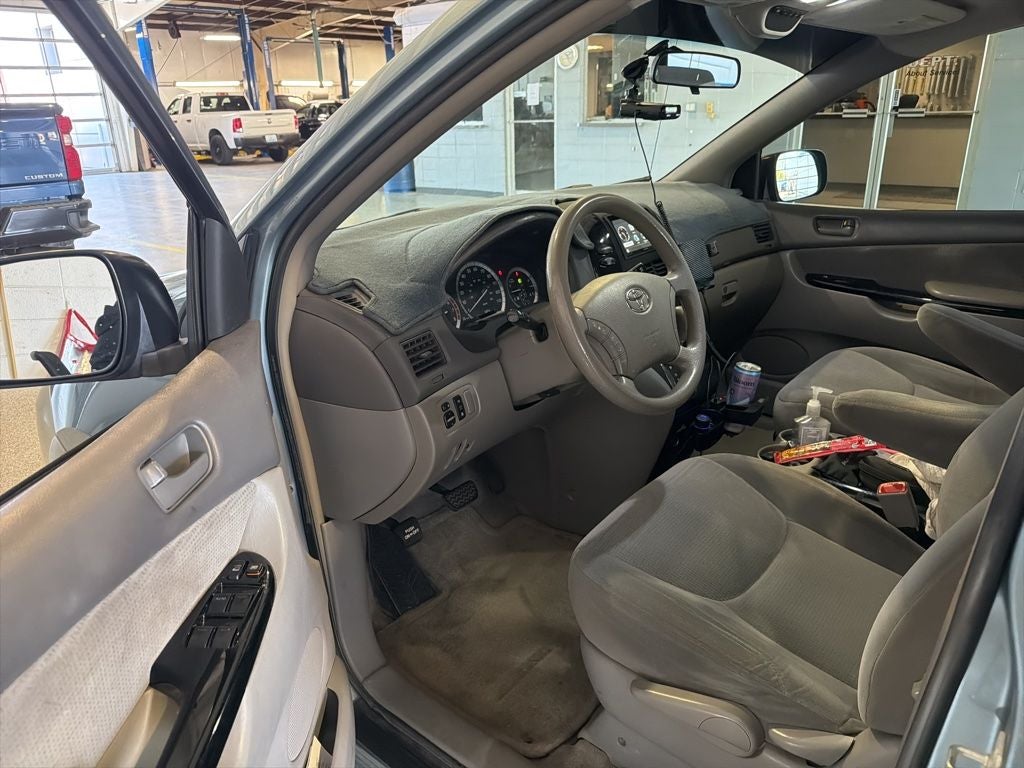 2005 Toyota Sienna LE