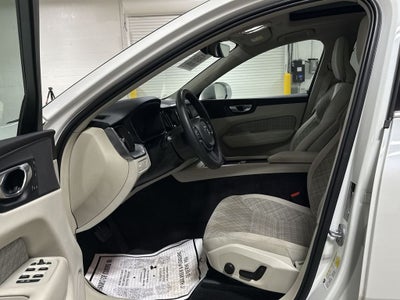 2022 Volvo XC60 B5 Momentum