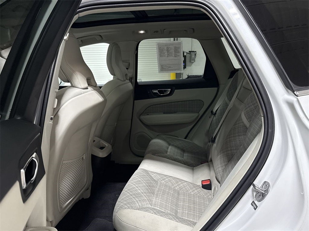 2022 Volvo XC60 B5 Momentum