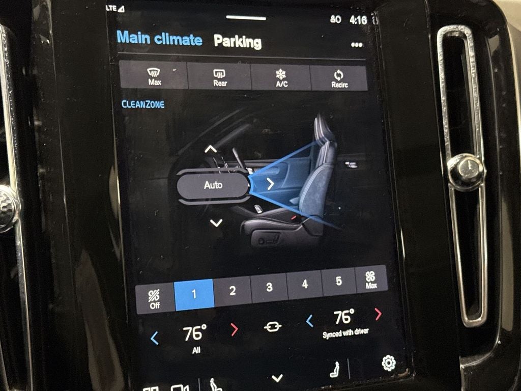 2024 Volvo XC40 B5 Plus Bright Theme