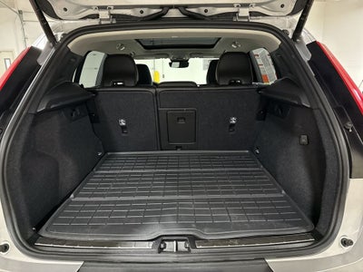 2024 Volvo XC40 B5 Plus Bright Theme