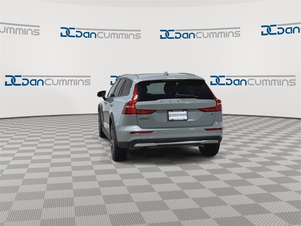 2025 Volvo V60 Cross Country B5 Plus