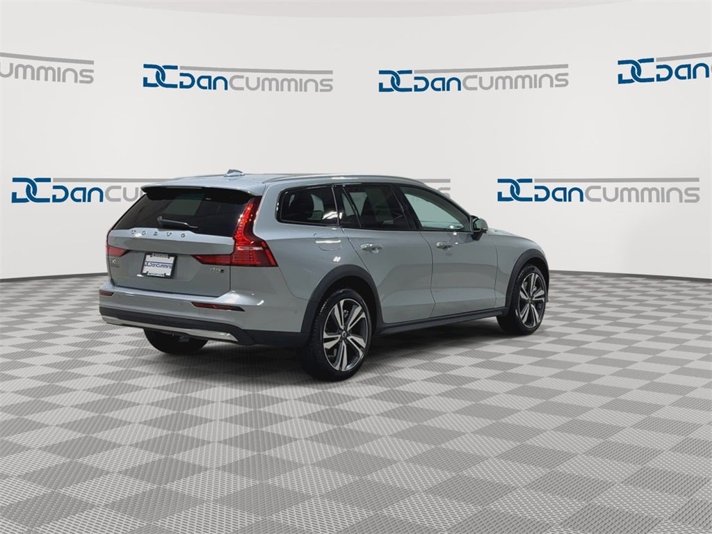 2025 Volvo V60 Cross Country B5 Plus