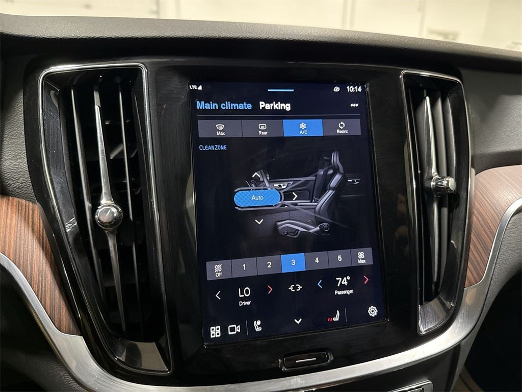 2025 Volvo V60 Cross Country B5 Plus