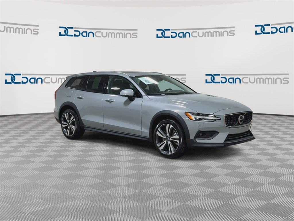 2025 Volvo V60 Cross Country B5 Plus