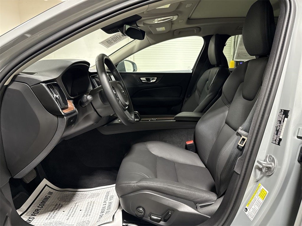 2025 Volvo V60 Cross Country B5 Plus