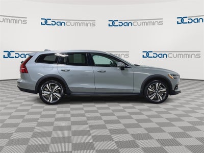 2025 Volvo V60 Cross Country B5 Plus