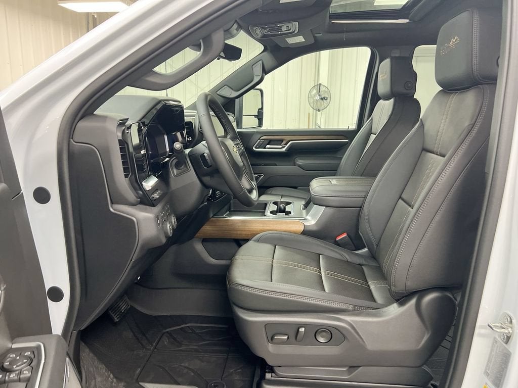 2026 Chevrolet Silverado 3500 HD High Country DRW