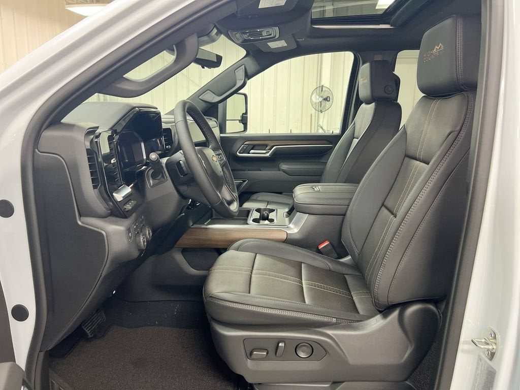 2026 Chevrolet Silverado 3500 HD High Country DRW