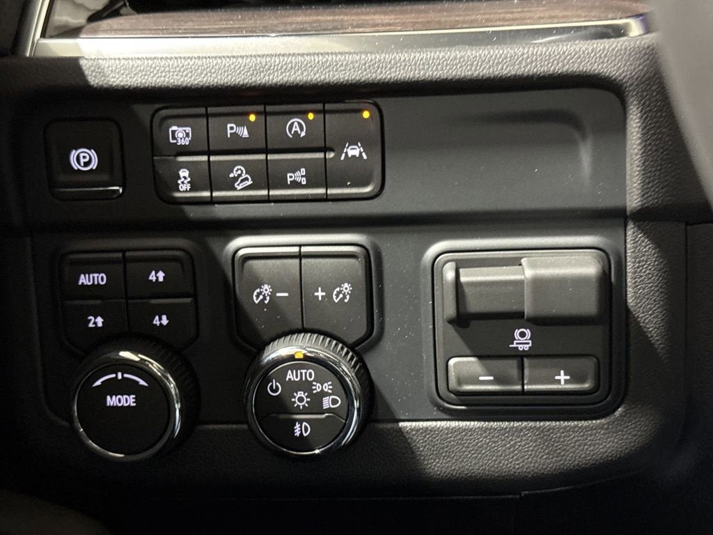 2026 Chevrolet Suburban Premier - Photo 19
