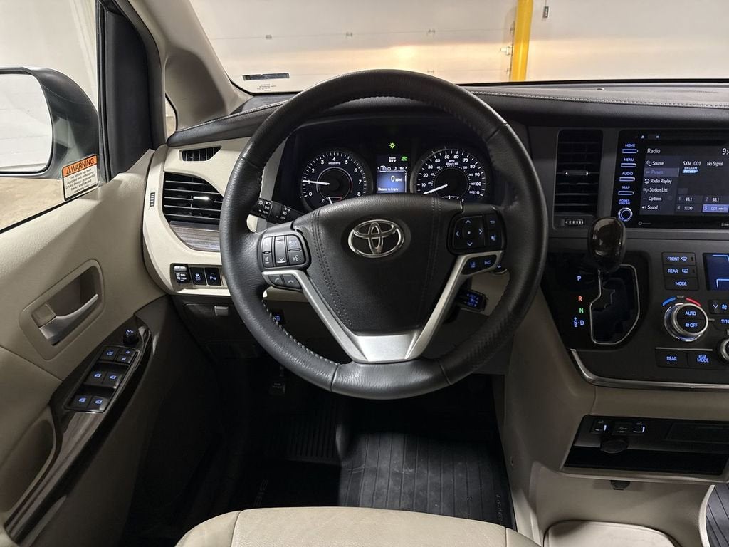 2018 Toyota Sienna XLE Auto Access Seat