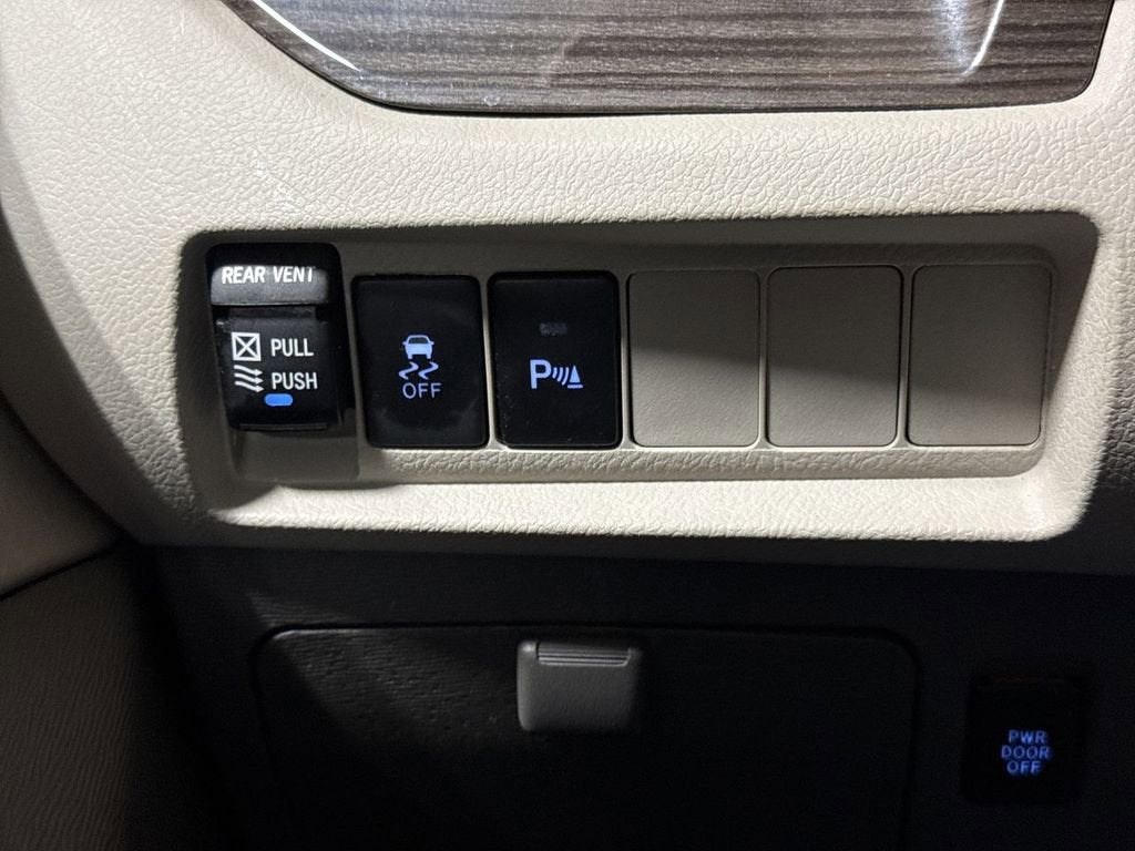 2018 Toyota Sienna XLE Auto Access Seat