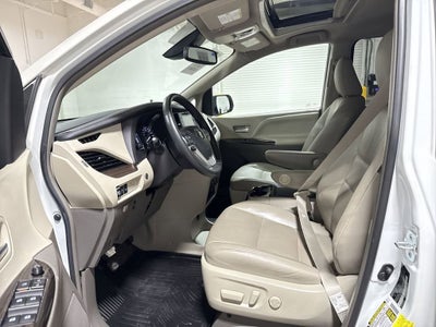 2018 Toyota Sienna XLE Auto Access Seat