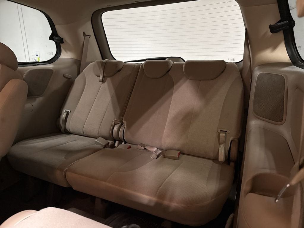 2010 Kia Sedona LX
