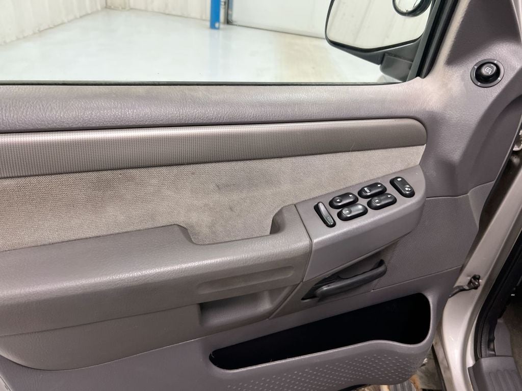 2004 Ford Explorer XLT