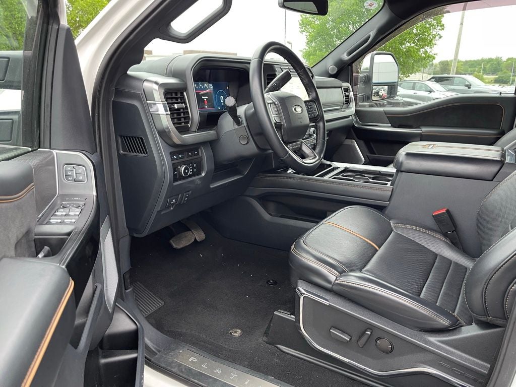 2023 Ford F-450SD Platinum
