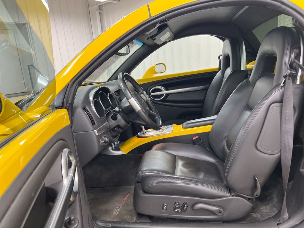 2004 Chevrolet SSR Base