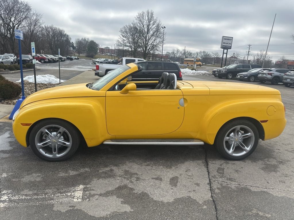 2004 Chevrolet SSR Base