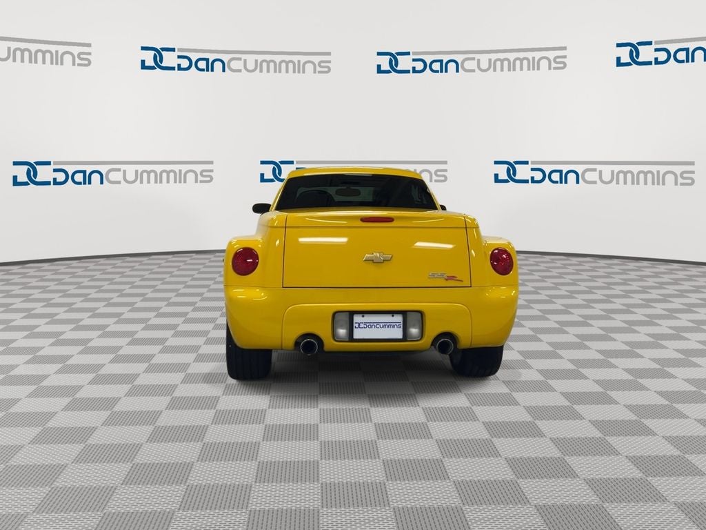 2004 Chevrolet SSR Base