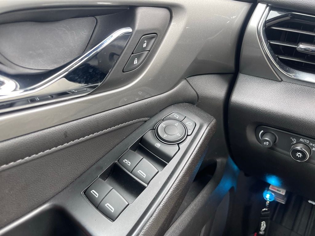 2023 Chevrolet Traverse LT