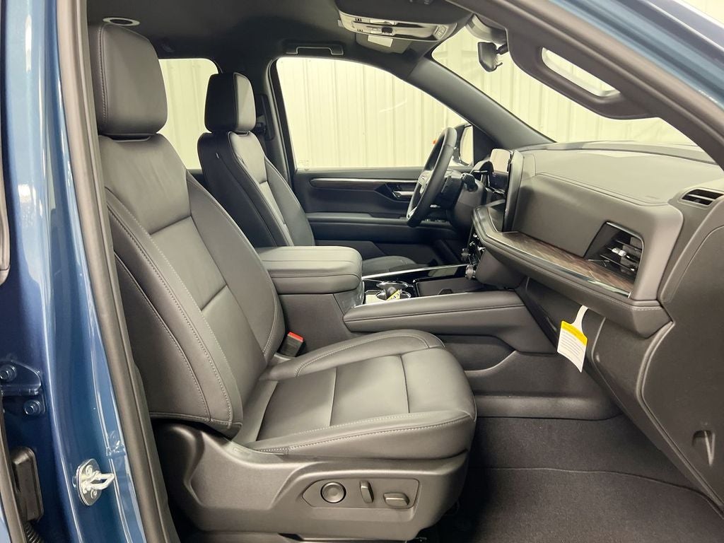 2025 Chevrolet Suburban LT