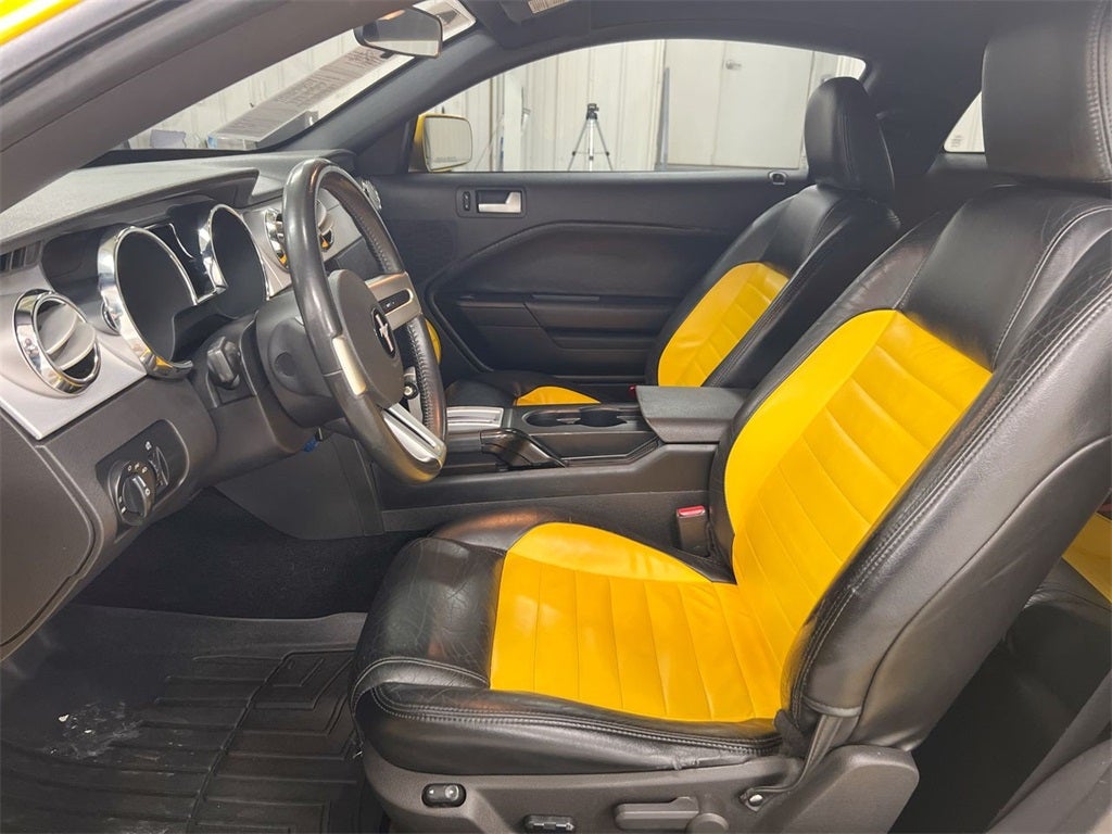 2005 Ford Mustang GT Deluxe