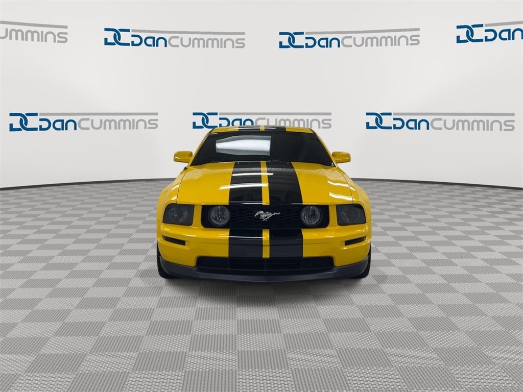 2005 Ford Mustang GT Deluxe
