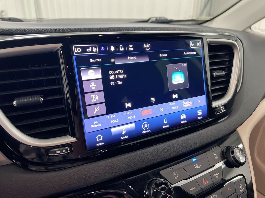 2022 Chrysler Pacifica Touring L
