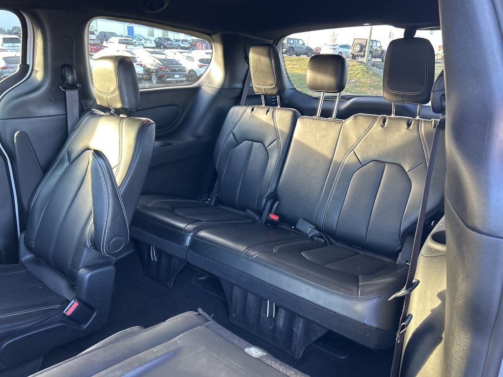 2025 Chrysler Pacifica Select