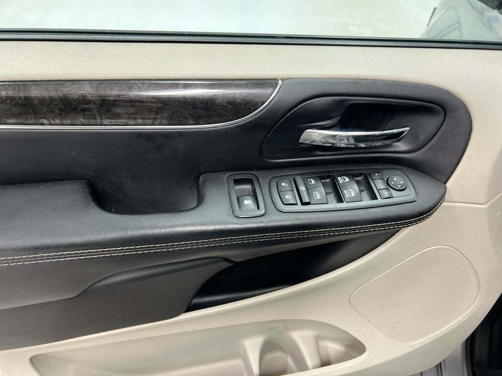 2014 Chrysler Town & Country Touring