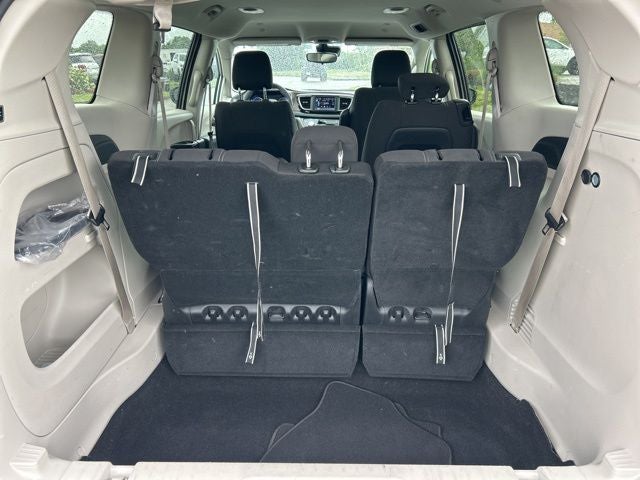 2024 Chrysler Voyager LX